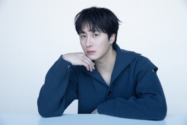 정일우, 새 프로필 공개...여심 홀리는 부드러운 카리스마 눈길