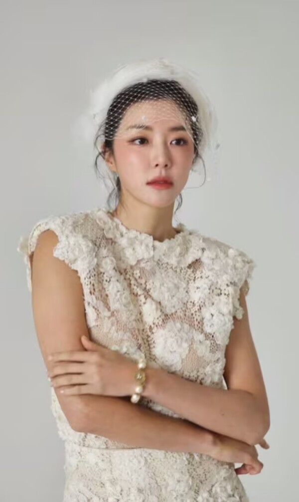 박한별, 화려한 화보 현장 공개! 하얀 시스루부터 실크 드레스까지, 압도적인 미모 발산