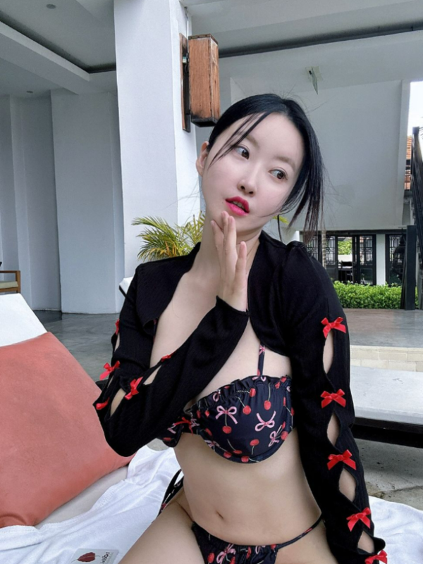 '나는 솔로' 20기 정숙, 치앙마이에서 달콤한 비키니 자태 공개! 영호도 "울 자기 너무 예뻐"