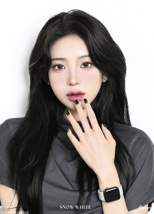 최준희, 짧아진 손톱에도 화려한 미모…인플루언서로 활발한 활동