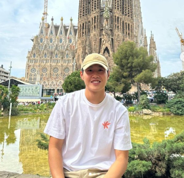 이강인, 이나은 이어 '두산가 5세'와 열애설...파리 데이트 포착