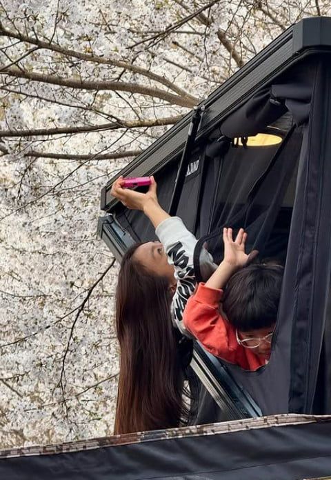 '돌싱' 이시영, 7살 아들과 벚꽃 캠핑 만끽…오토바이 질주 '자유로운 힐링'
