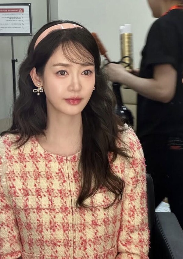 성유리, 남편 논란 속 '인형 미모' 과시…화려한 스타일링으로 '시선 집중'