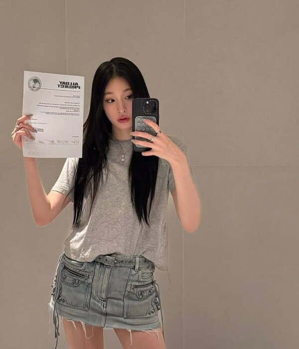신세계 외손녀 문서윤, '다이아수저 아이돌'로 데뷔 임박…양날의 검 될까?
