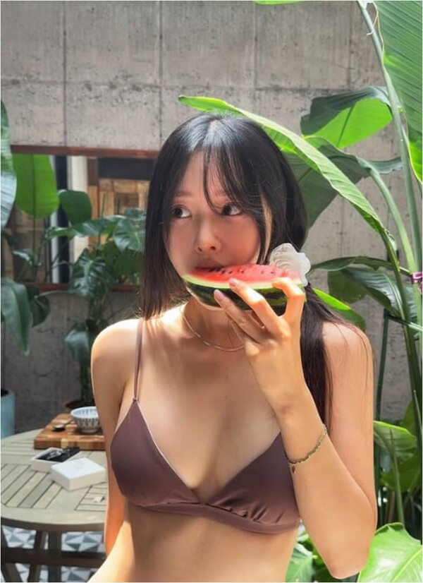 '박성광 아내' 이솔이, 암 투병 극복 후 '완벽 비키니 자태' 공개…제주서 건강한 매력 과시