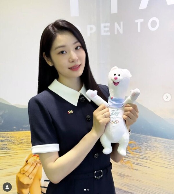 김연아, '블랙 앤 화이트' 원피스로 완성한 단아한 자태…밀라노 코르티나 2026 참석