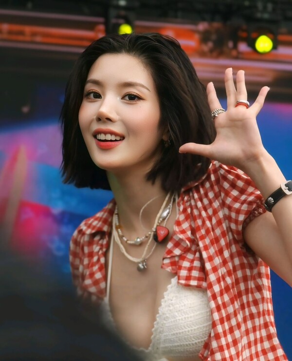 '워터밤 여신' 권은비, 킨텍스 접수! 핑크빛 카우걸 변신에 "작정하고 섹시" 무대 폭발