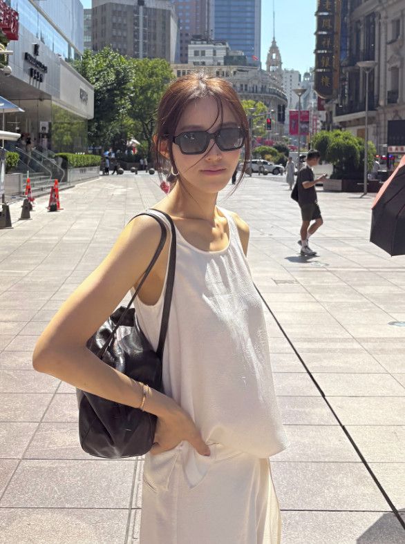 임창정 아내 서하얀, 해외 여행 중 '연예인 비주얼' 과시…군살 없는 몸매로 시선 강탈