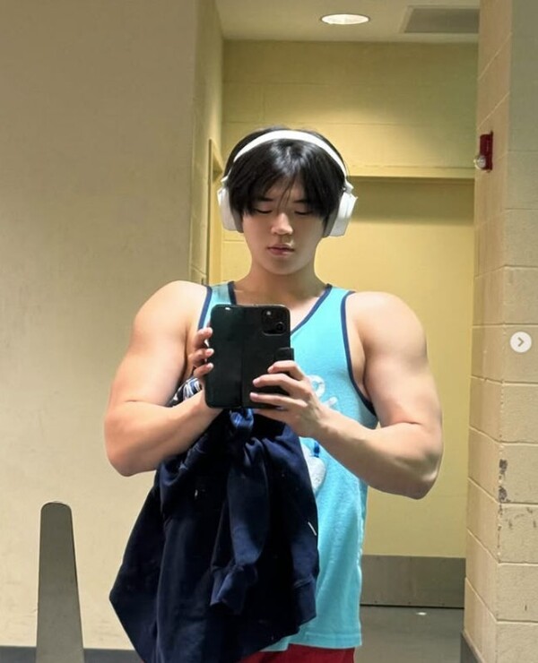 윤민수 아들 윤후, '마동석급' 벌크업 근황 공개에 '깜짝'… "중요한 건 식단" 우람한 팔뚝 속 '아기 얼굴' 그대로!