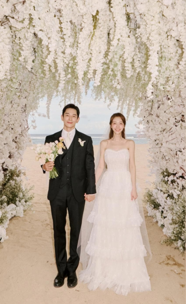 온주완X민아, 인도네시아 발리서 로맨틱 결혼... 비공개 웨딩 화보 공개