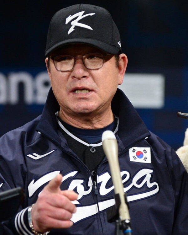 류중일 전 야구 감독, 前 며느리 '부적절 관계 의혹' "고등학생 제자와 부적절 관계, 아들에게까지 상처" 국민청원 제기... 검찰 '무혐의' 불복 호소