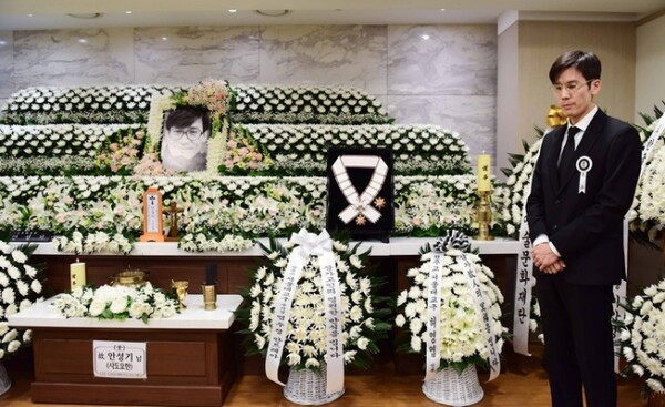 고 안성기 장남 안다빈, 부친 별세에 심경 전해… “따뜻한 위로 진심으로 감사”