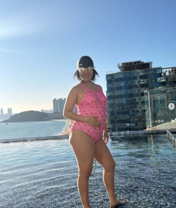 유튜버 랄랄, 수영장서 당당한 수영복 자태 공개… 솔직한 몸매 변화에 팬들 환호