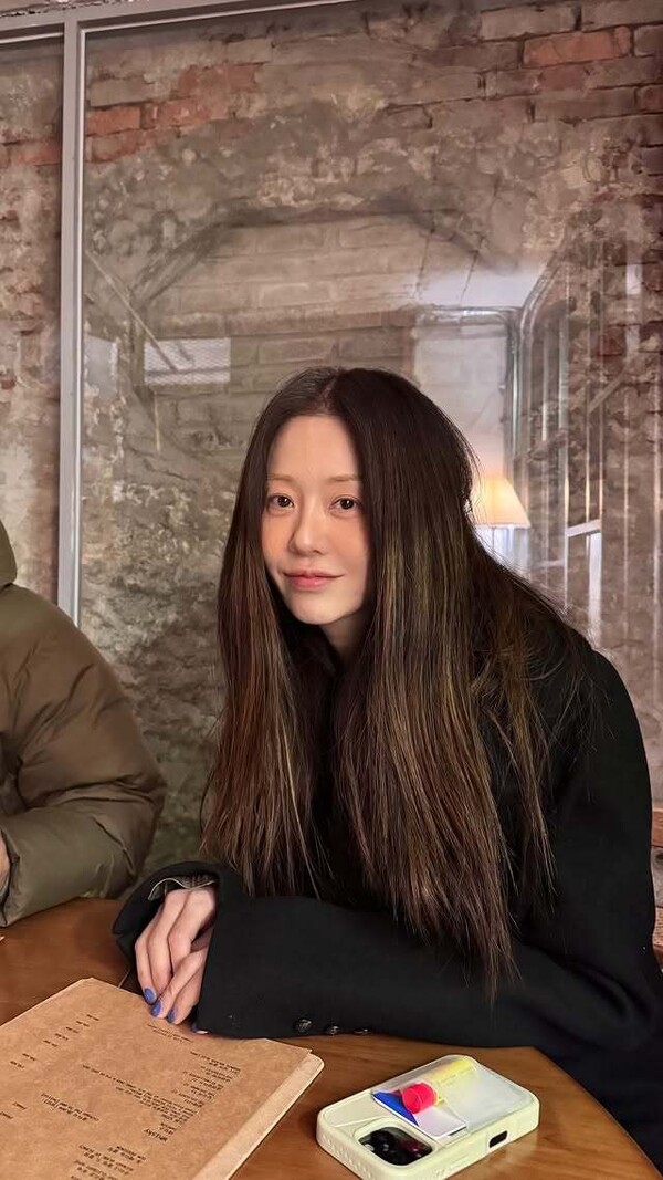 고현정, 54세 나이 믿기지 않는 청순 비주얼… "긴 생머리에 무결점 피부 눈길"