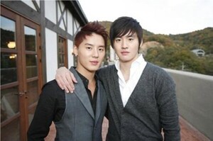 김준수 쌍둥이 형 김무영, '깜짝 결혼+쌍둥이 아빠' 겹경사 고백...'판박이 두 천사' 미소